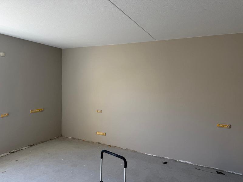 Wand voorbereid voor behangwerk